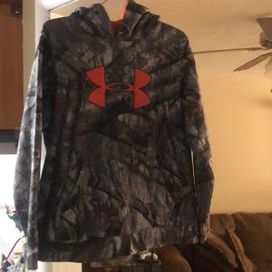 Mossy oak under Armour hoodie